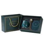 Coffret cadeau à café dans une boîte chauffante - tasse à café et cuillère